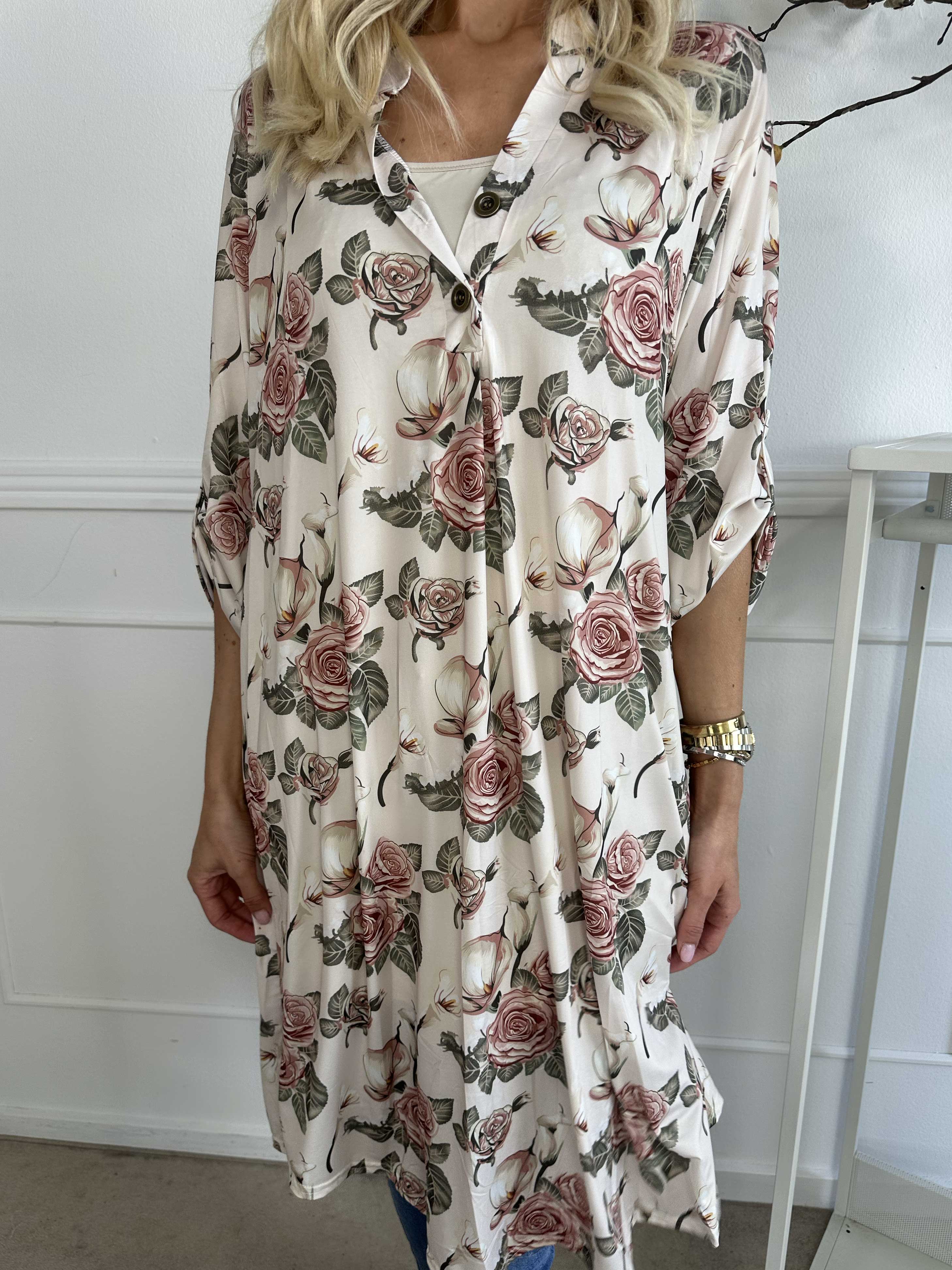 Ebba Flower Long - Söt blommig klänning i elastiskt tyg